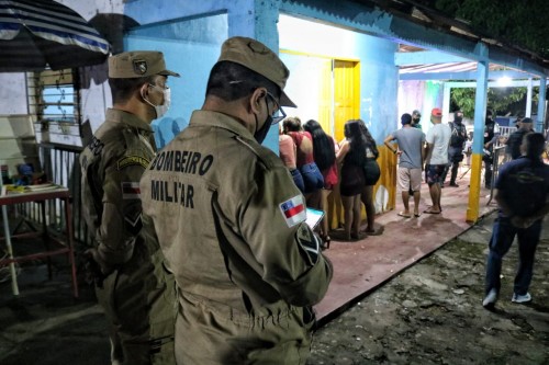 CIF fechando festa clandestina