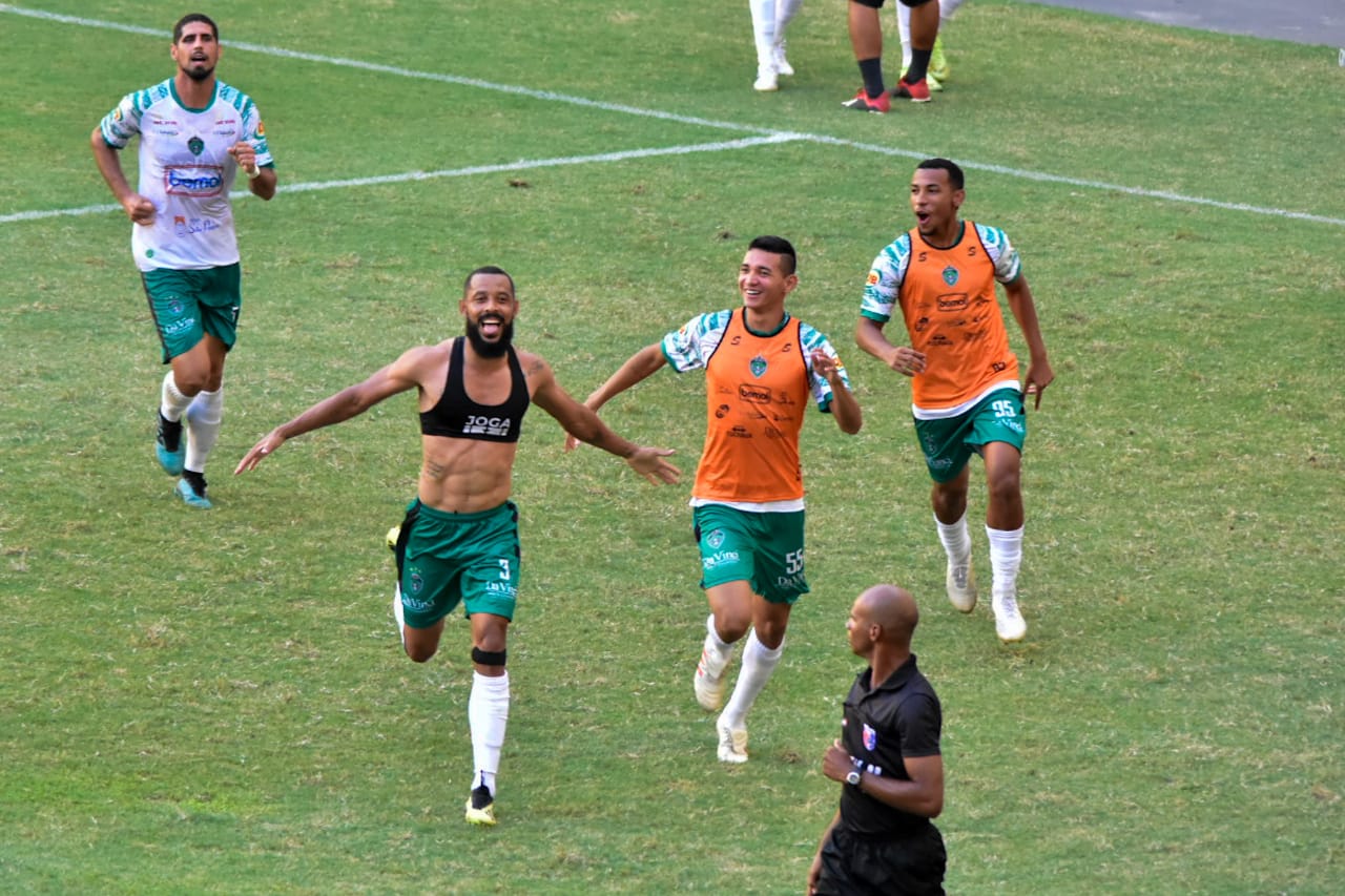 Manaus em partida contra o Amazonas na arena da Amazonia