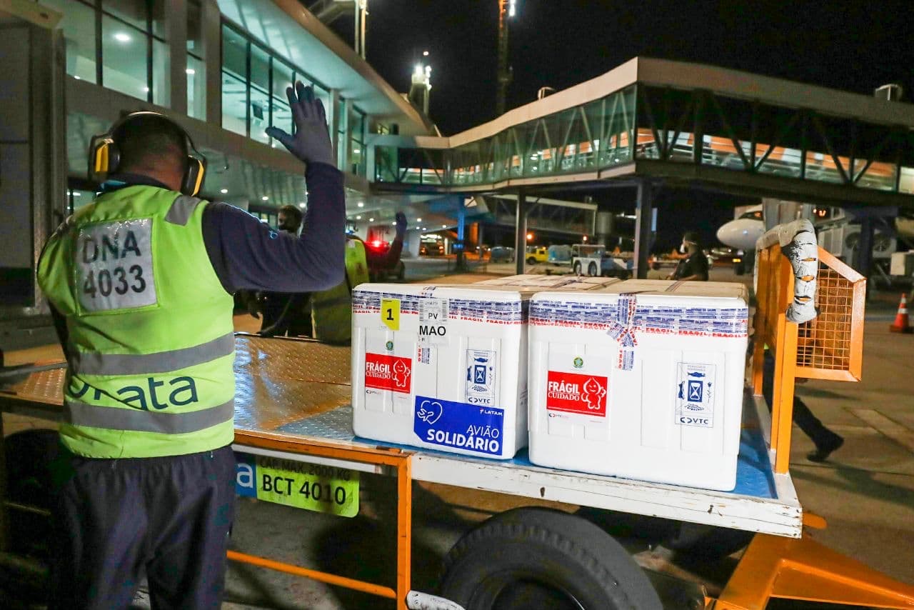 Desembarque de vacinas no Amazonas