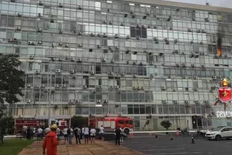 Incêndio no Ministério da Defesa
