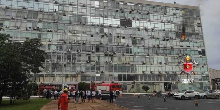Incêndio no Ministério da Defesa