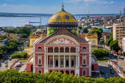 Teatro Amazonas e Largo de São Sebastião entre os principais pontos turísticos de Manaus